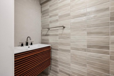 Turnkey home with style! Totally Renovated from Top to Bottom! - photo 17