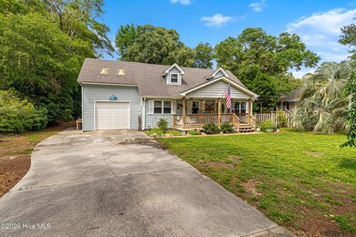 Canalfront 4-bedroom home situated on a private lot in Pine - photo 9