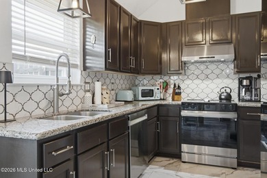 Welcome to 309 Woodcrest... a home in Long Beach so perfect that - photo 6