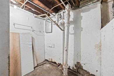 OPPORTUNITY! Welcome to this charming home conveniently located - photo 29