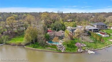 This breathtaking lakefront estate makes an unforgettable first - photo 1