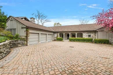 This breathtaking lakefront estate makes an unforgettable first - photo 6