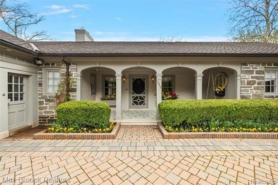 This breathtaking lakefront estate makes an unforgettable first - photo 7
