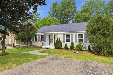Welcome home to this move-in-ready 3-bedroom ranch nestled in a - photo 2