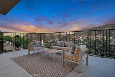 Welcome to 30 Stagecoach Road, an extraordinary estate nestled - photo 3