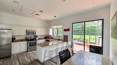 EXPANSIVE BACKYARD SPACE! Stunning 3BR/2.5BA, 2,605 sq ft - photo 7