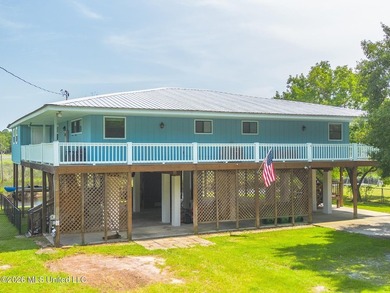 Welcome to waterfront living on the Mississippi Gulf Coast! This - photo 1