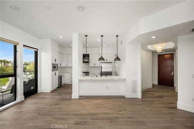 Welcome to your sanctuary in the sky. Perched on the third floor - photo 1
