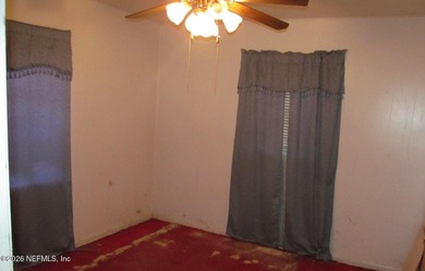 Cute concrete block bungalow, very cozy, front porch, solid - photo 3