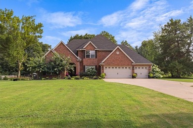 Welcome to your own private retreat! Nestled on approximately 2 - photo 1