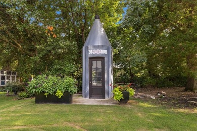 Welcome to your own private retreat! Nestled on approximately 2 - photo 5