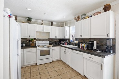New Roof! Pool home! 3/2 plus bonus room! Huge backyard! Call - photo 11