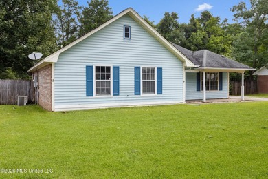 Beautiful 3-Bedroom Home with Open Floor Plan! This inviting - photo 2