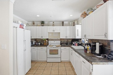 New Roof! Pool home! 3/2 plus bonus room! Huge backyard! Call - photo 12