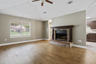 Beautiful 3-Bedroom Home with Open Floor Plan! This inviting - photo 3