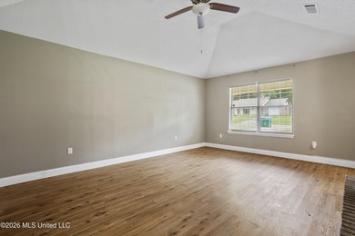 Beautiful 3-Bedroom Home with Open Floor Plan! This inviting - photo 5