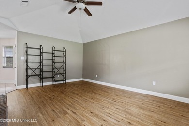 Beautiful 3-Bedroom Home with Open Floor Plan! This inviting - photo 6
