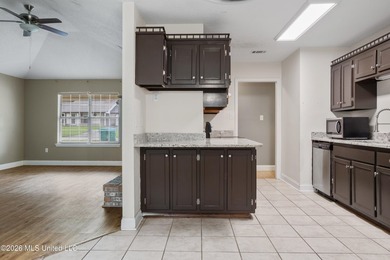 Beautiful 3-Bedroom Home with Open Floor Plan! This inviting - photo 7