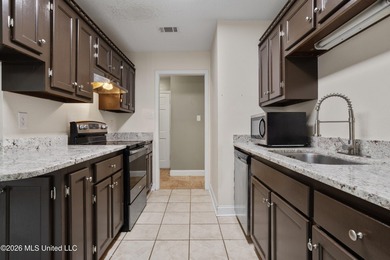 Beautiful 3-Bedroom Home with Open Floor Plan! This inviting - photo 9