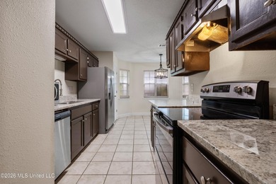 Beautiful 3-Bedroom Home with Open Floor Plan! This inviting - photo 10