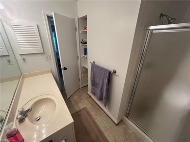 Hard to find single level living! Newer LVP flooring in main - photo 21