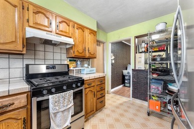 Welcome to 123 Gardenia Way in East Palo Alto, a spacious and - photo 9