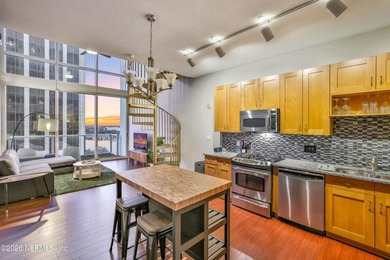 Wake up to breathtaking sunrise views over Lake Eola from this - photo 4