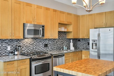Wake up to breathtaking sunrise views over Lake Eola from this - photo 9