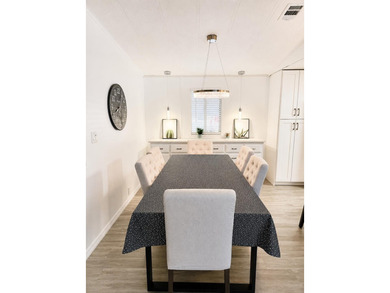 Move right into this beautifully renovated 2 bedroom, 2-bath - photo 4