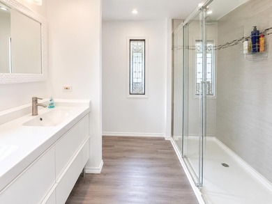 Move right into this beautifully renovated 2 bedroom, 2-bath - photo 8