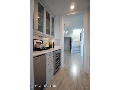 Magnificent home on peninsula overlooking the Bay! Greatroom - photo 10
