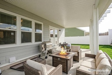 Welcome to a home that perfectly blends high-end efficiency with - photo 26