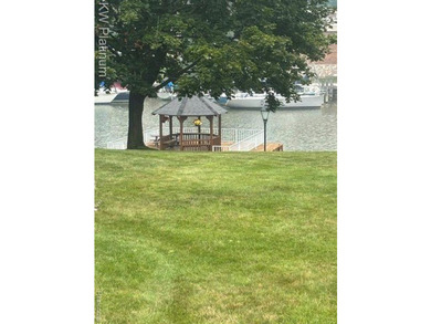 Rare opportunity to own a beautifully updated waterfront condo - photo 4