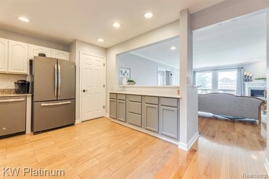 Rare opportunity to own a beautifully updated waterfront condo - photo 9