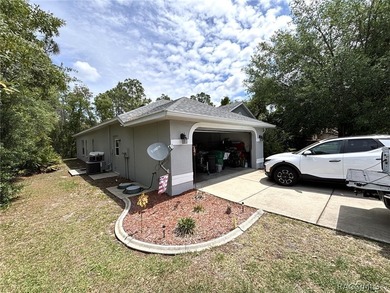 Welcome to this beautifully maintained 3-bedroom, 2-bathroom - photo 6
