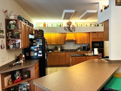 Welcome to this beautifully maintained 3-bedroom, 2-bathroom - photo 8