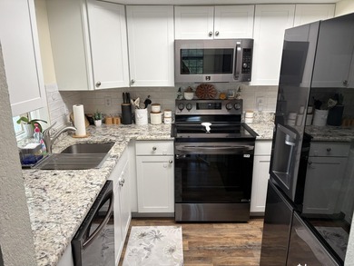 Beautifully updated, move-in-ready 2nd-floor apartment located - photo 7