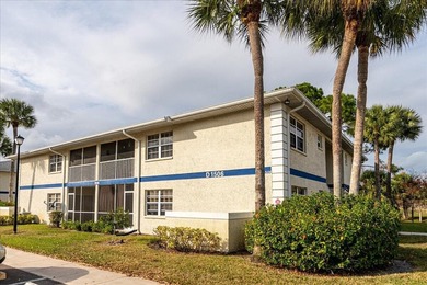 Beautifully updated, move-in-ready 2nd-floor apartment located - photo 8