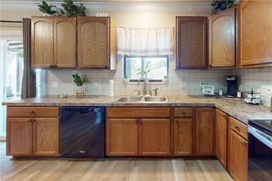 Beautiful 3BR/2BA home with over 1,500 sq ft of living space in - photo 12