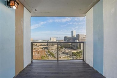 High-rise living ! 19th Floor Condo in the heart of Downtown