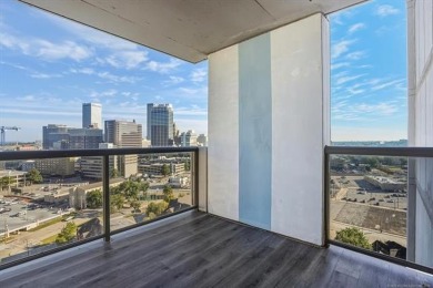 High-rise living ! 19th Floor Condo in the heart of Downtown