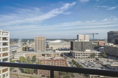 High-rise living ! 19th Floor Condo in the heart of Downtown