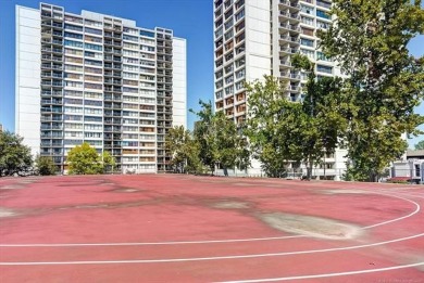 High-rise living ! 19th Floor Condo in the heart of Downtown