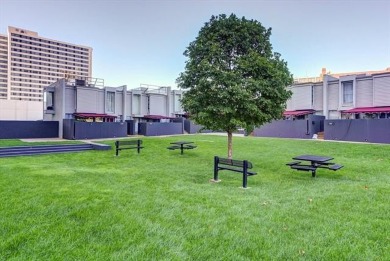 High-rise living ! 19th Floor Condo in the heart of Downtown