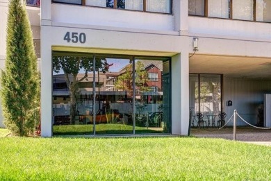 High-rise living ! 19th Floor Condo in the heart of Downtown