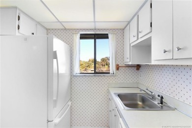 Second Floor 1/1.5 Condo with golf course views in Miles Grant - photo 6