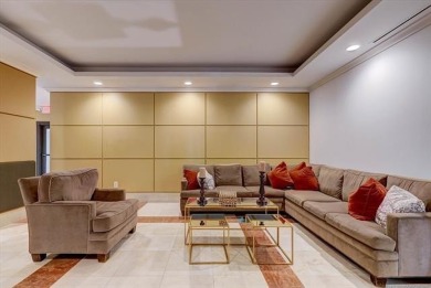 High-rise living ! 19th Floor Condo in the heart of Downtown