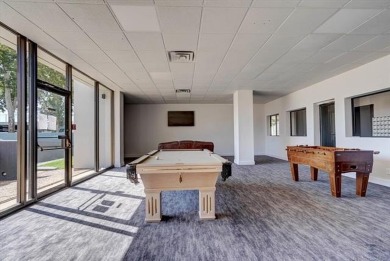 High-rise living ! 19th Floor Condo in the heart of Downtown