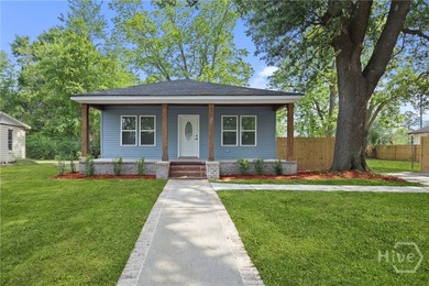 Welcome to your Savannah retreat! A beautifully fully renovated - photo 3