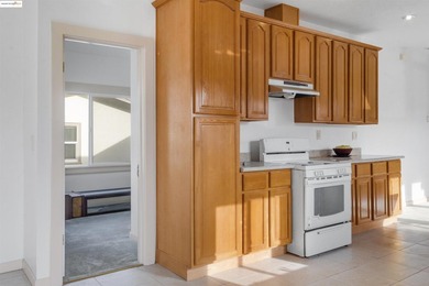 Welcome to this charming and roomy 1916 era single family home - photo 20